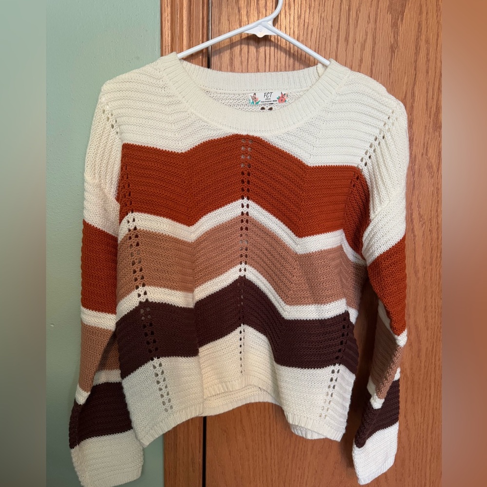 FCT Size MEDIUM sweater w/ rust brown cream zig-zag stripe, very good condition